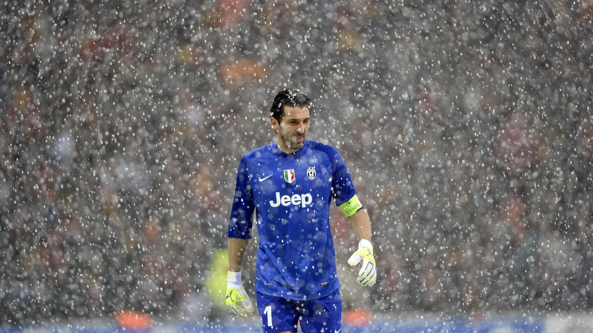 最感人的足球故事,足球场上感人的故事