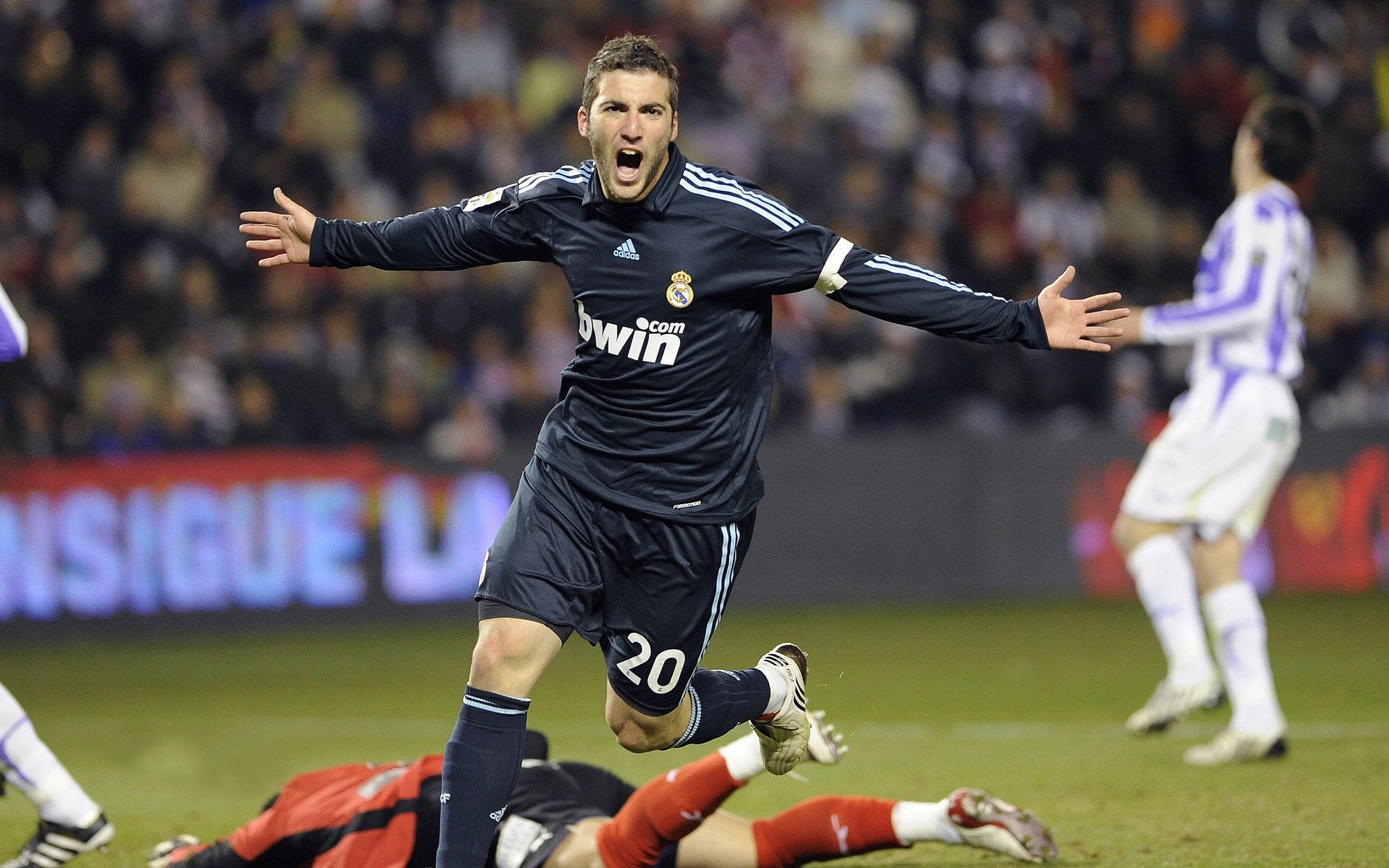 赛车模拟器世界锦标赛 虚拟纽北赛道圈速已接近现实车手